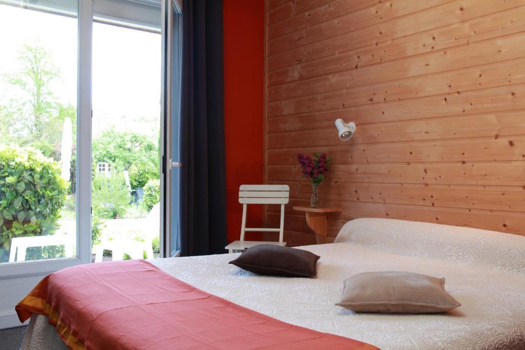 Logis - Hotel & Restaurant Les Trois Fontaines Marconne المظهر الخارجي الصورة