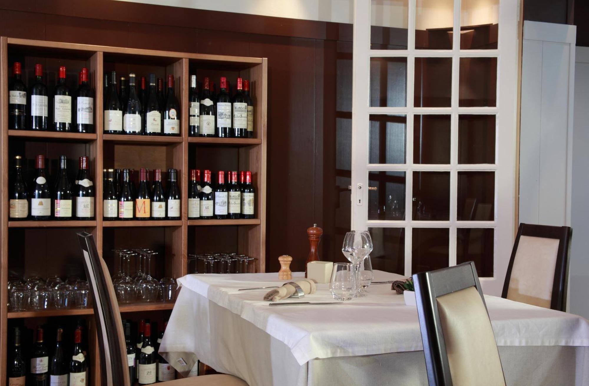 Logis - Hotel & Restaurant Les Trois Fontaines Marconne المظهر الخارجي الصورة