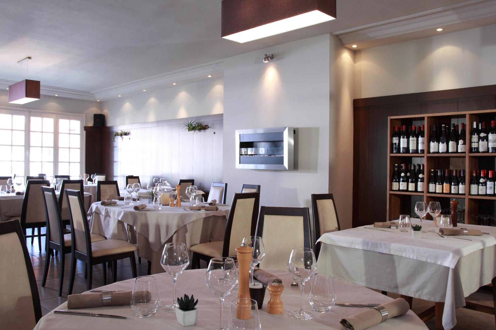 Logis - Hotel & Restaurant Les Trois Fontaines Marconne المظهر الخارجي الصورة