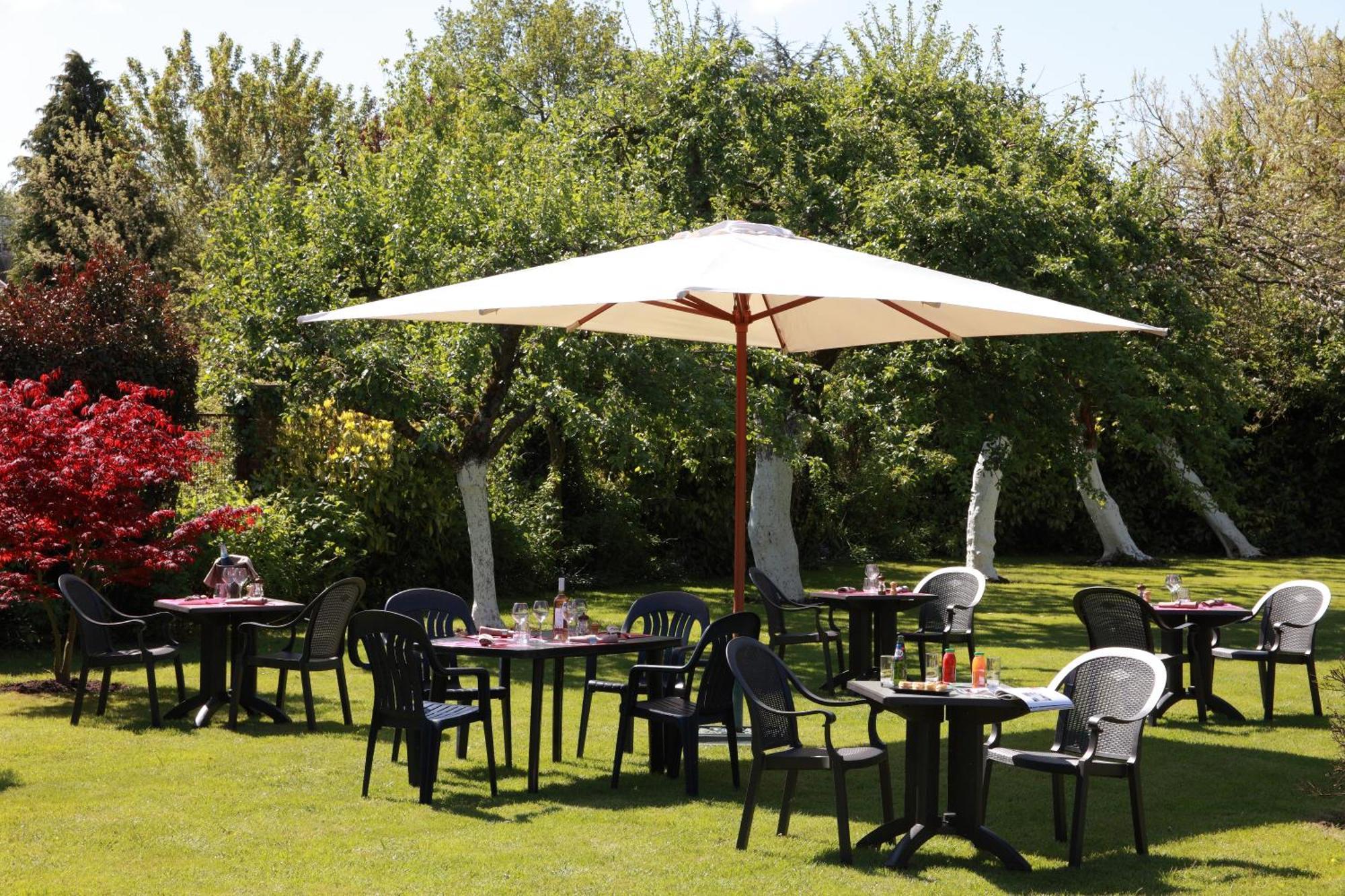 Logis - Hotel & Restaurant Les Trois Fontaines Marconne المظهر الخارجي الصورة